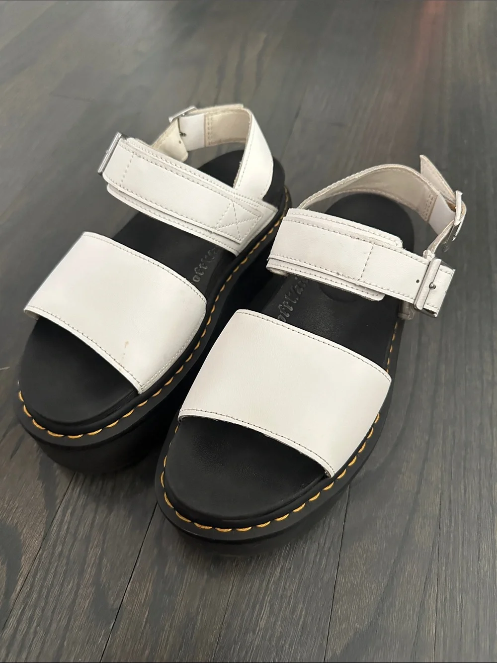 DR. MARTENS WOMEN'S VOSS LEATHER STRAP PLATFORM SANDAL